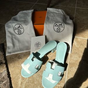 Hermes 39.5 gently used Oasis sandals in rare color - Vert Embrun.